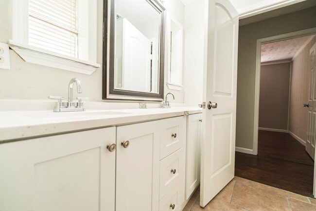 Building Photo - 1510 Greenbriar Ave