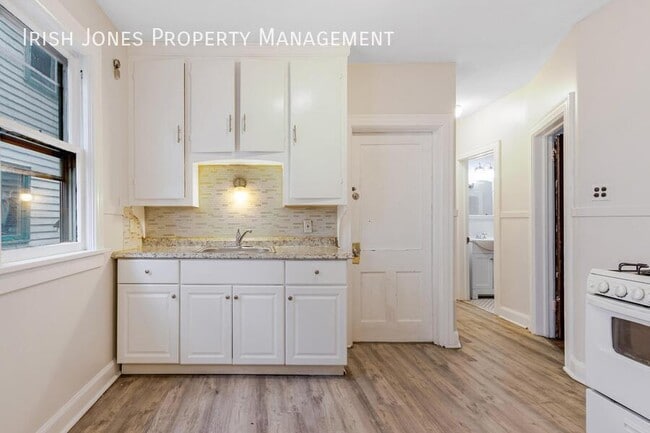 Photo - 104 Grote St Unit Lower Rear