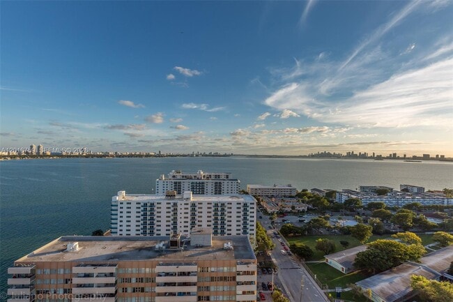 Photo - 7601 E Treasure Dr Unidad 2406