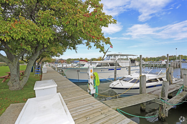 Harbor Club Apartments and Yacht Club - Harbor Club Apartments and Yacht Club