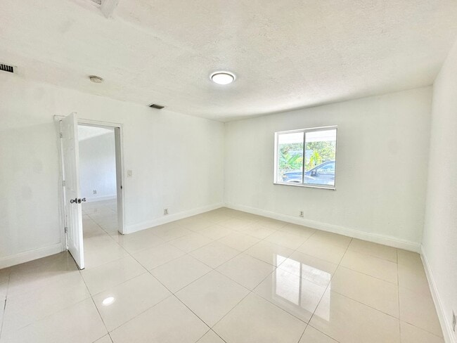 Photo - 1497 NE 118th Terrace Unidad 2