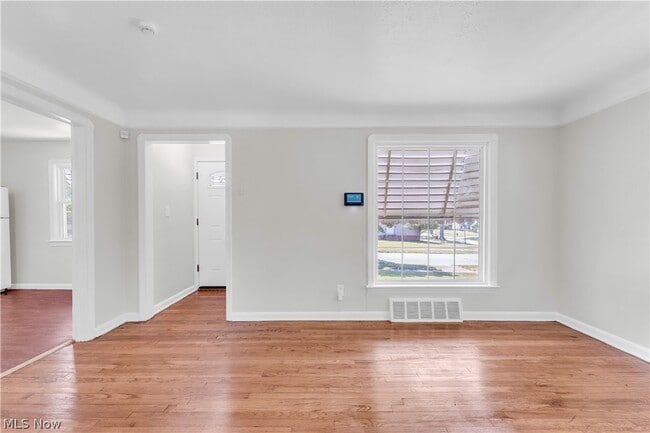 Photo - 18405 Raymond St