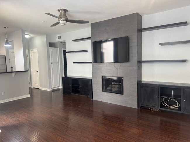 Building Photo - Renovated 1BR in Long Beach – New Appliances, Big Balcony, Steps from Downtown Unit 330