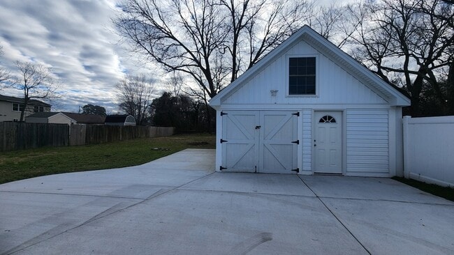 Photo - 809 Providence Rd