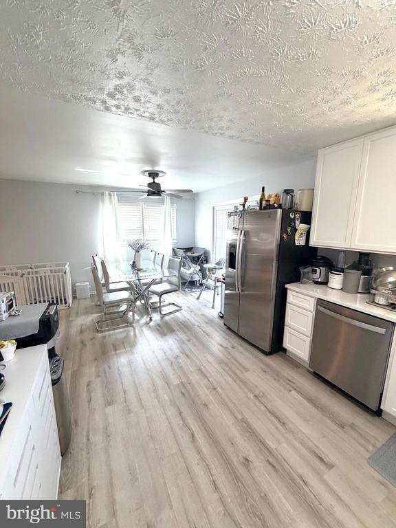 Photo - 7410 Dickenson St