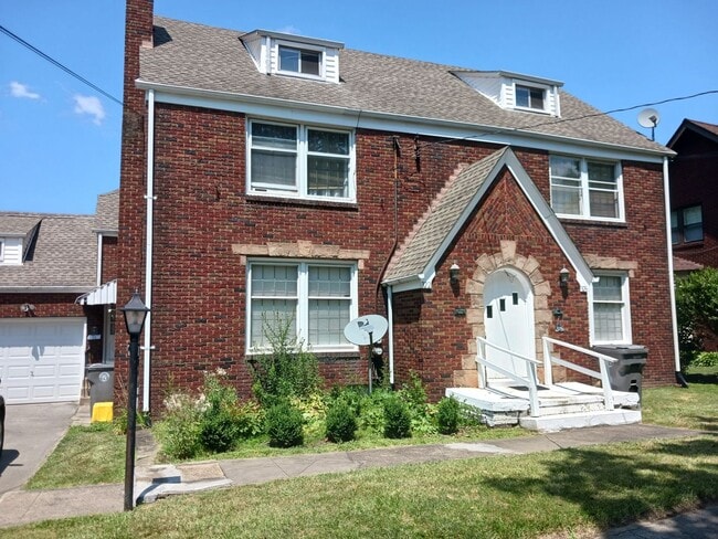 Building Photo - 322 E Midlothian Blvd Unit 324