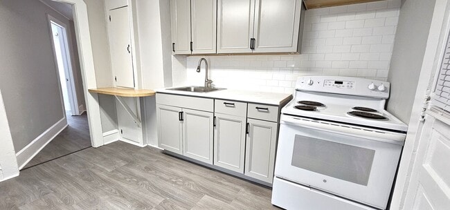 Building Photo - 540 St Paul St Unit APT 1