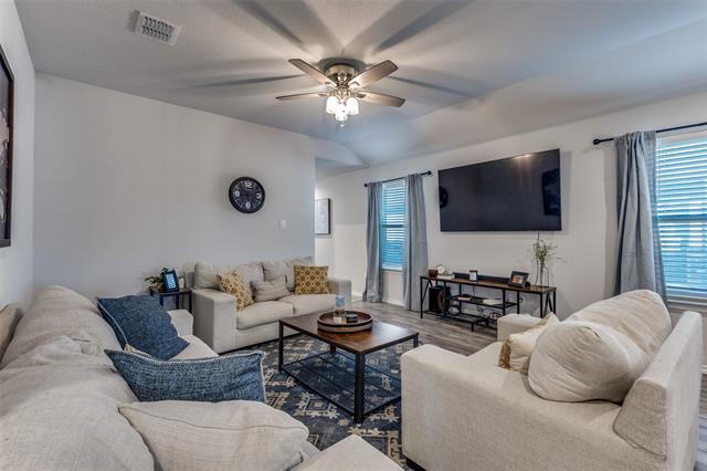 Photo - 140 Greengate Dr