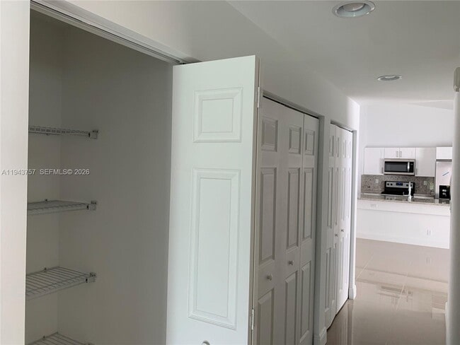 Photo - 5711 Buchanan St