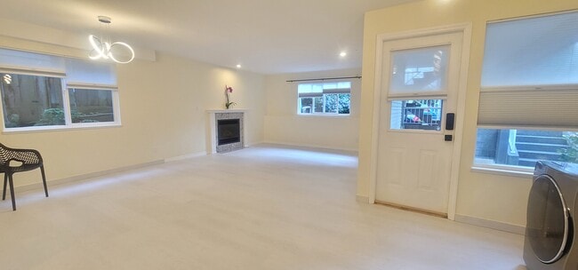 Photo - 2338 Chesterfield Av Unit 2BR Suite