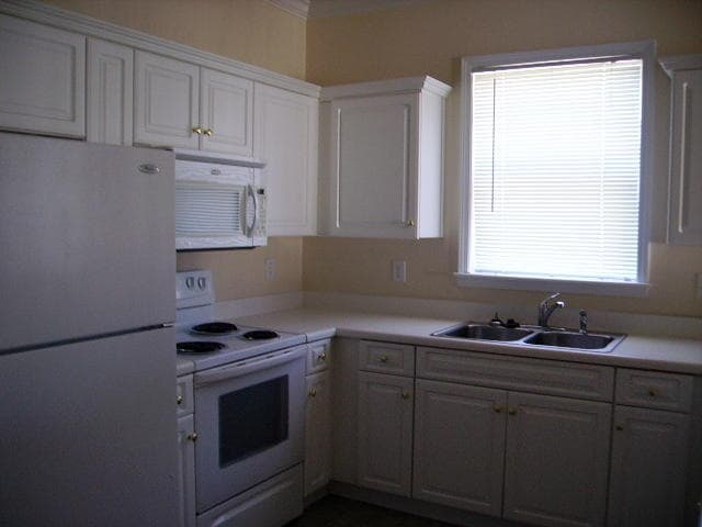 Building Photo - 2 bedroom/2 bath condo in Heatherstone