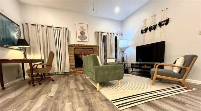 1701 Lynx Cir