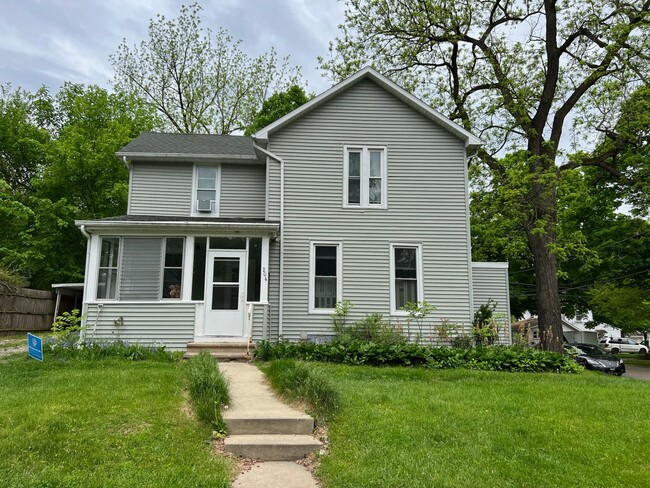 Building Photo - 204 S 4th St Unit 2 Rental