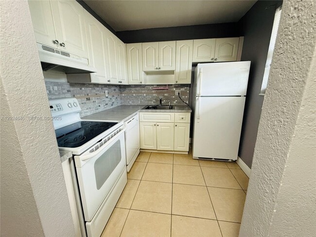 Building Photo - 2040 NW 89th Ave Unit 204