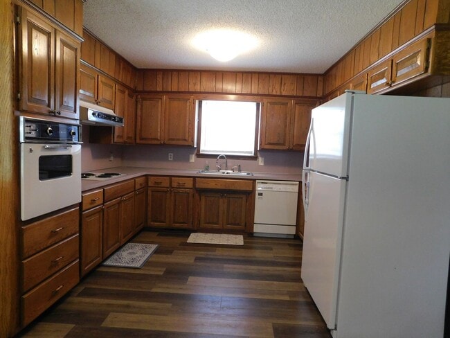 Photo - 7800 Meadow Dr