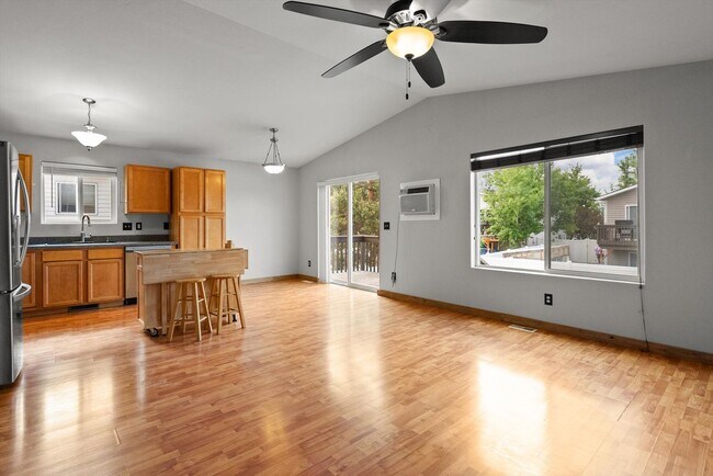Photo - Amazing 3 Bedroom/2 Bath Bi-Level Home for Rent