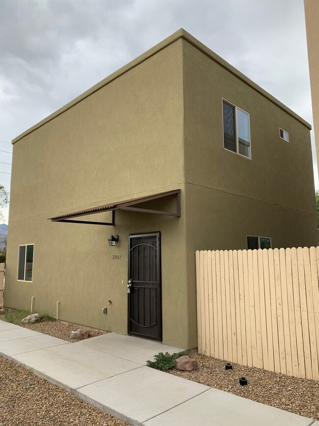 Building Photo - Beautiful Single family home on Flower Unit 3402
