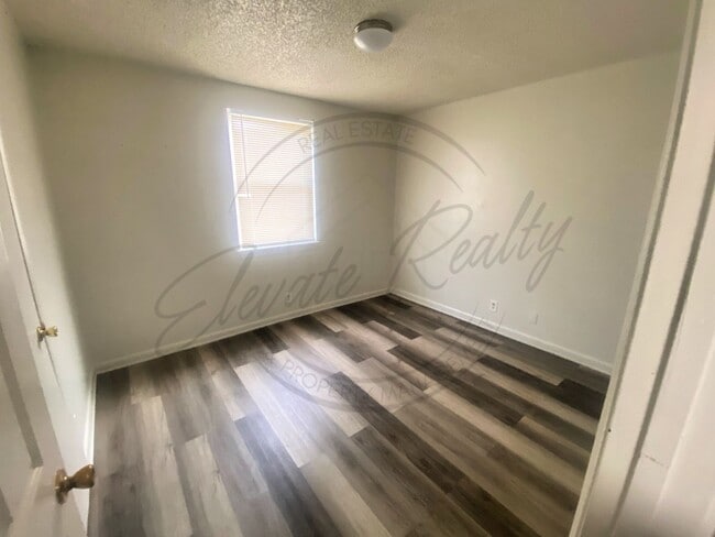 Building Photo - Roommate Wanted – Private Bedroom in 2-Bed... Unit Village Trail 3620