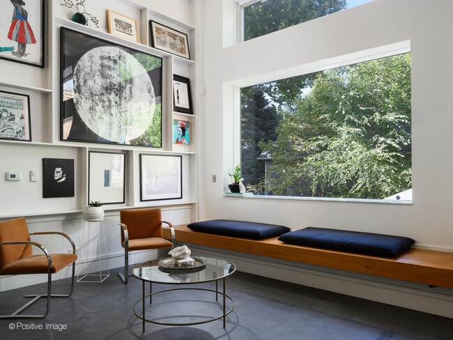 Photo - 1019 N Wolcott Ave