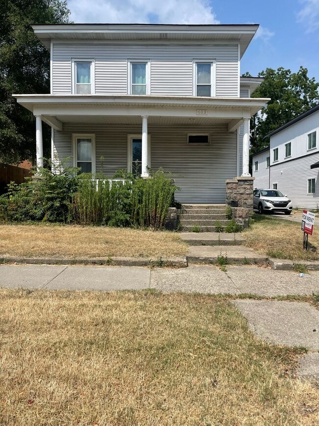 Building Photo - 633 Coit Ave NE Unit 633 Coit Ave NE - 4