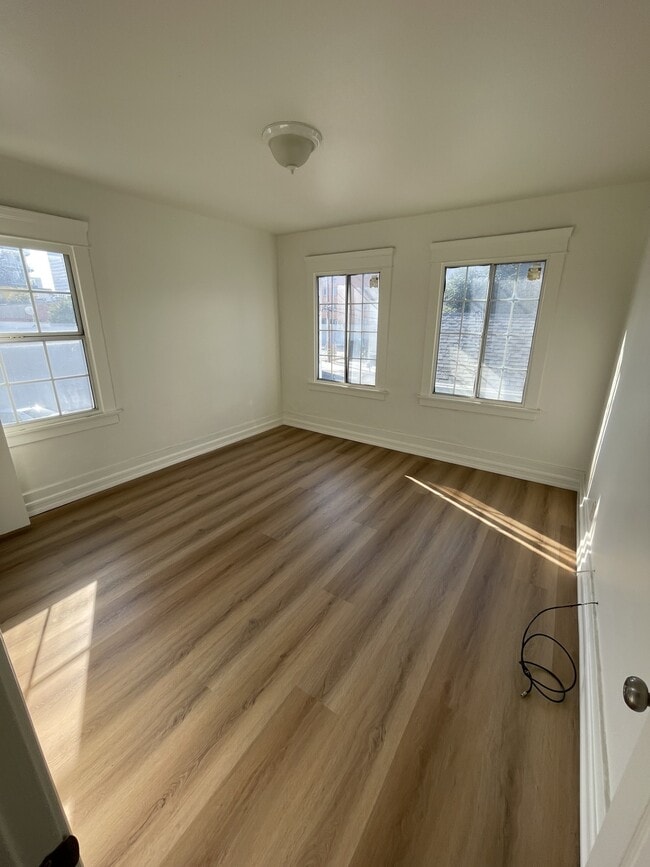 Photo - 433-439 Linden Ave