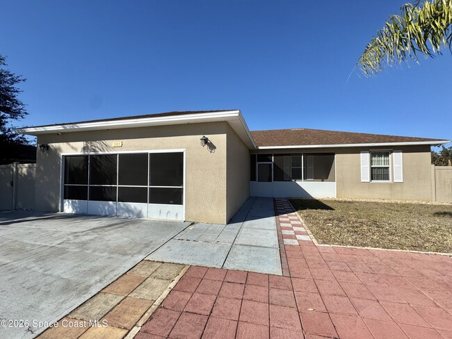 Building Photo - 181 Del Monte St NE