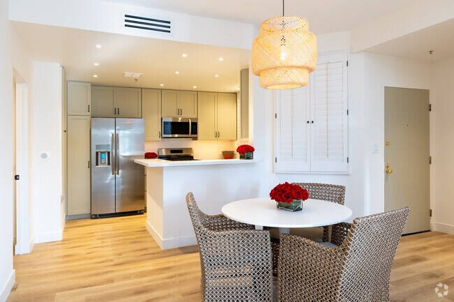 2BR, 2BA - 1,100SF - Dining Area