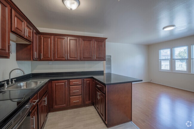 1BR, 1BA - 600 SF - Kitchen