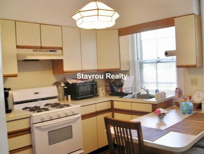 Photo - 1675 Beacon St Unit 2