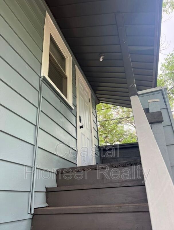 Photo - 115 W Plymouth St Unit B