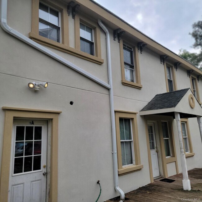 Building Photo - 1029-1029 Beekman Rd Unit 4