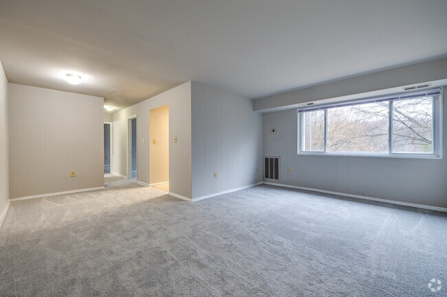 2BR, 1BA - 827SF - Living Room