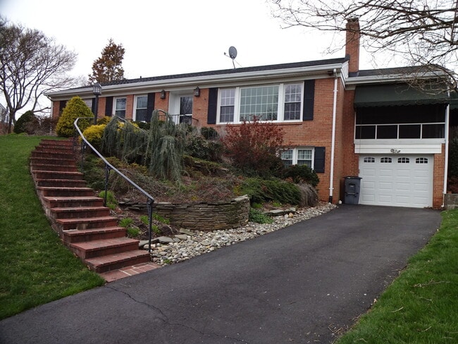 Wonderful Home in Prime Location! - Wonderful Home in Prime Location!