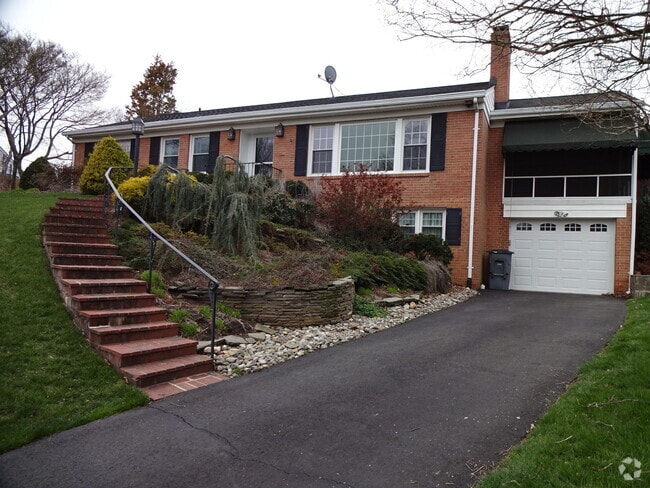 Building Photo - Wonderful Home in Prime Location!