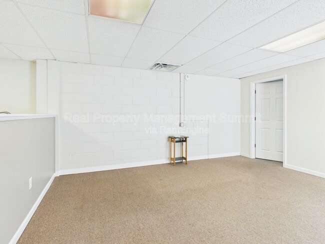Building Photo - 2501 N Augusta St Unit Apartment A