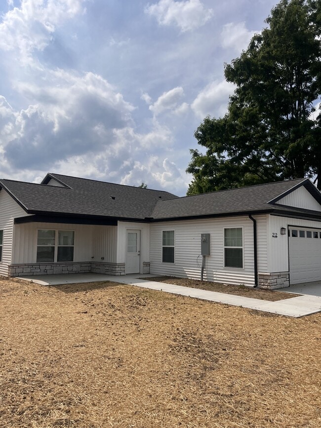 Photo - 212 Taylor St