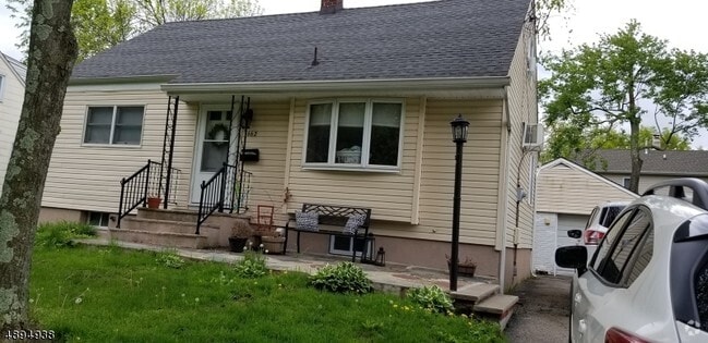 Building Photo - 662 Grove St Rental