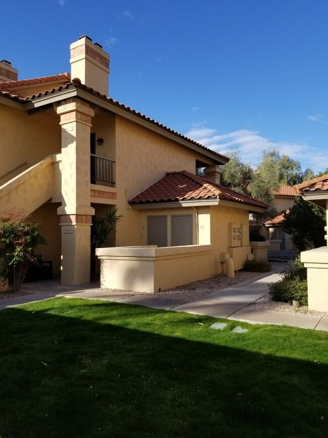 Building Photo - Cozy 1-Bedroom, 1-Bath Condo – 2nd Floor at Scottsdale Racquet Club Unit 2522