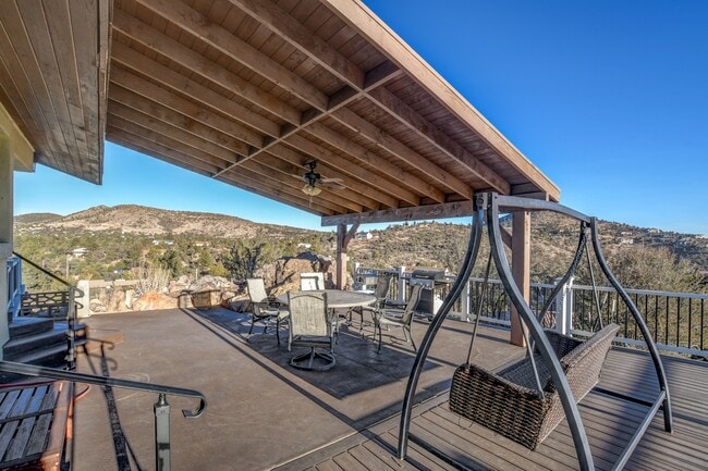 Photo - 1520 Willow Way