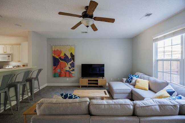Photo - 3 bedroom fully furnished home, Pet Friendly Johns Island, Charleston