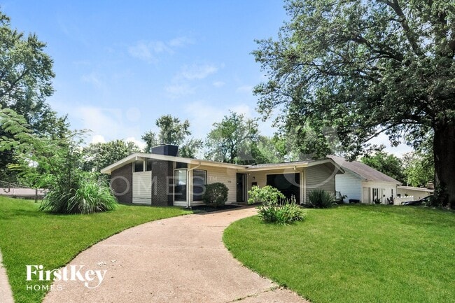 Building Photo - 2420 Cherry