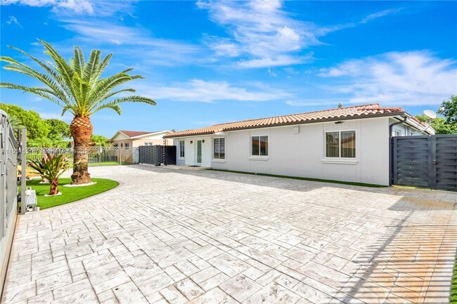 Photo - 4931 SW 132nd Ave