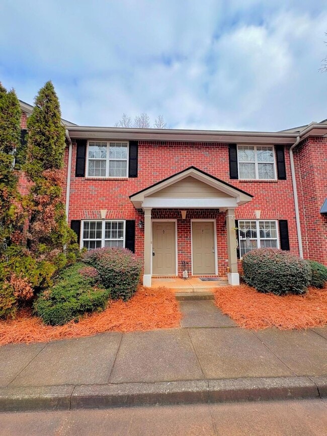 Building Photo - AVAILABLE NOW!  2-bedroom |  2.5-bathroom condo—move-in ready | Easy Access to Downtown Athens