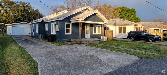 Building Photo - 3 bedroom in Breaux Bridge Rental