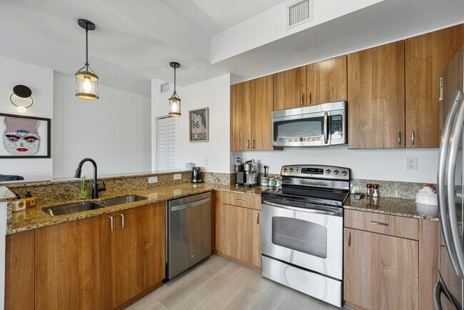 1931 NE 2nd St Unit 301