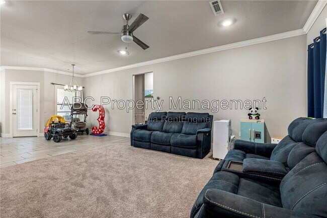 Photo - 1038 Jameson St