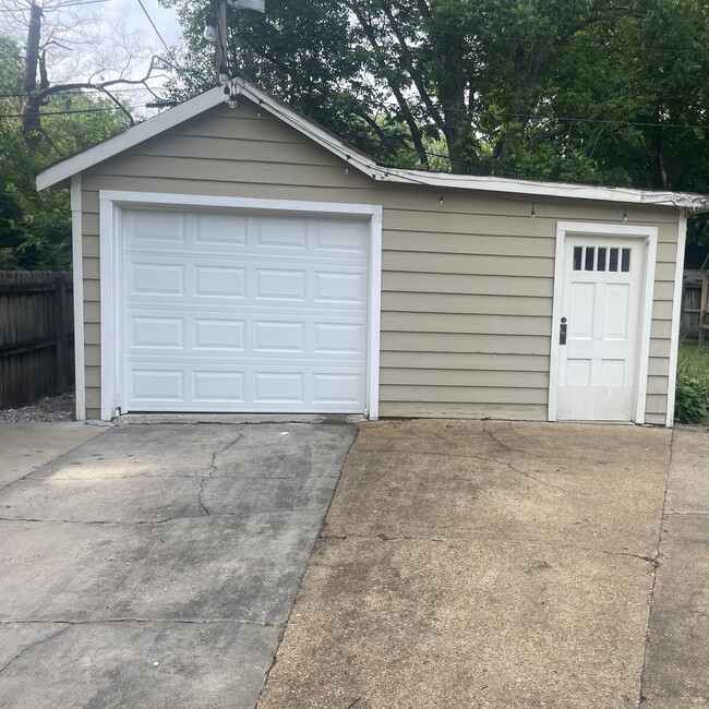 Building Photo - 3162 Cowden Ave Rental