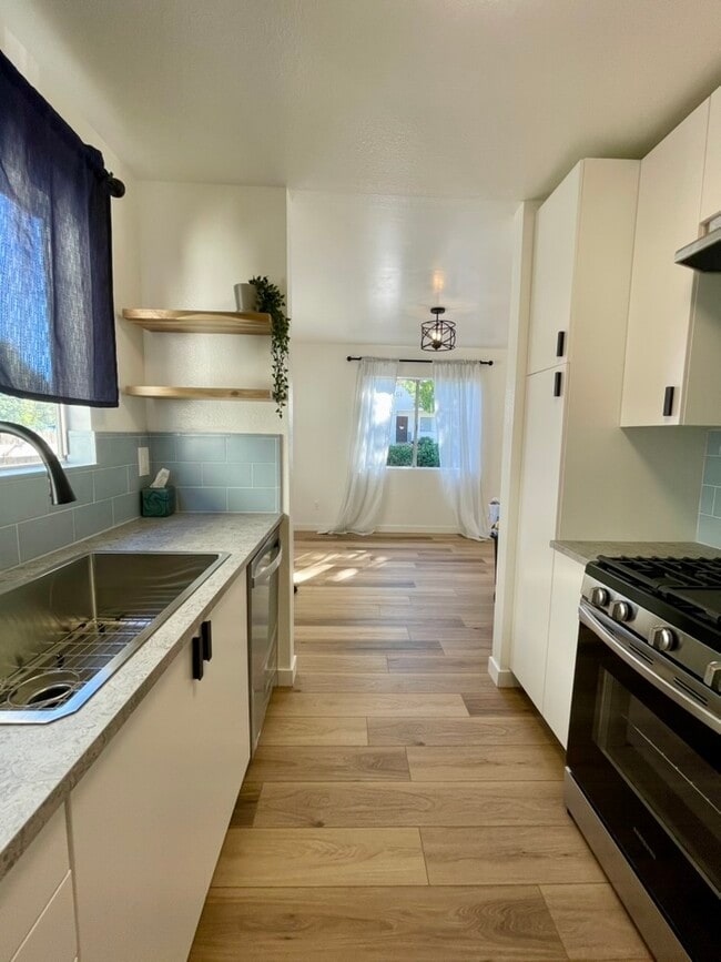 Photo - 658 W 23rd St Unit 1