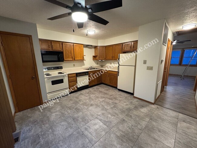 Photo - Spacious 1-Bedroom in Cotter Near Valley Airport – Unique Garage