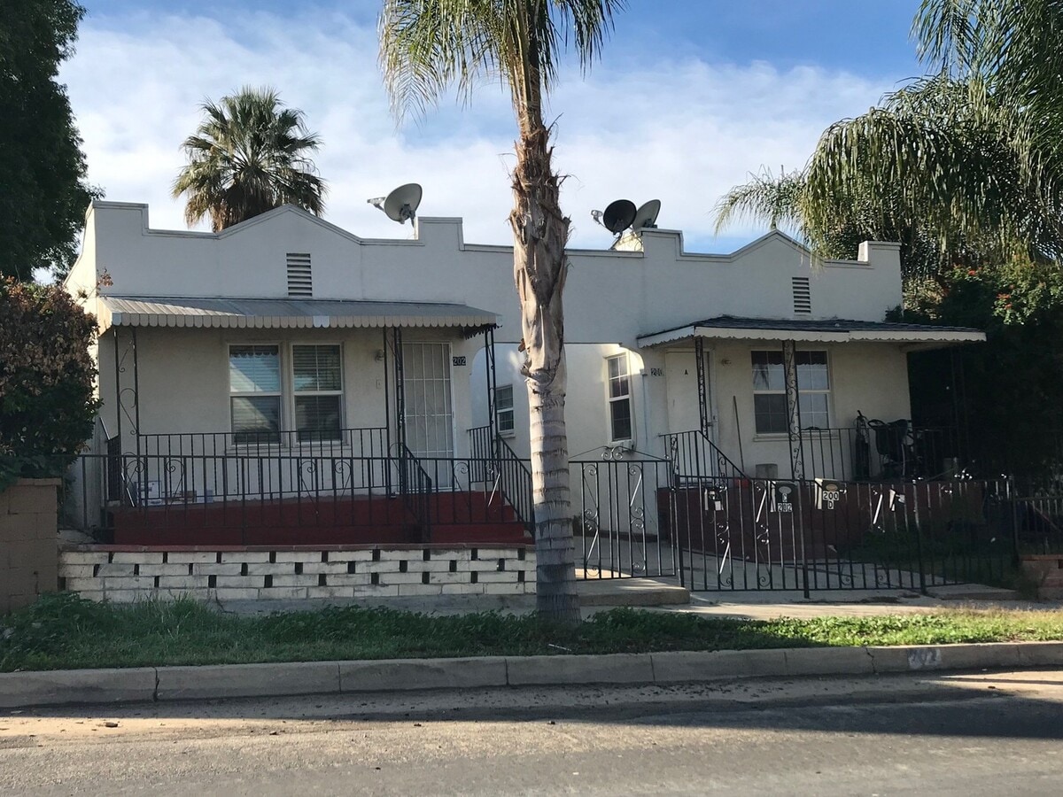GRAHAM AVENUE (E) - GRAHAM AVENUE (E) Apartment Unit D